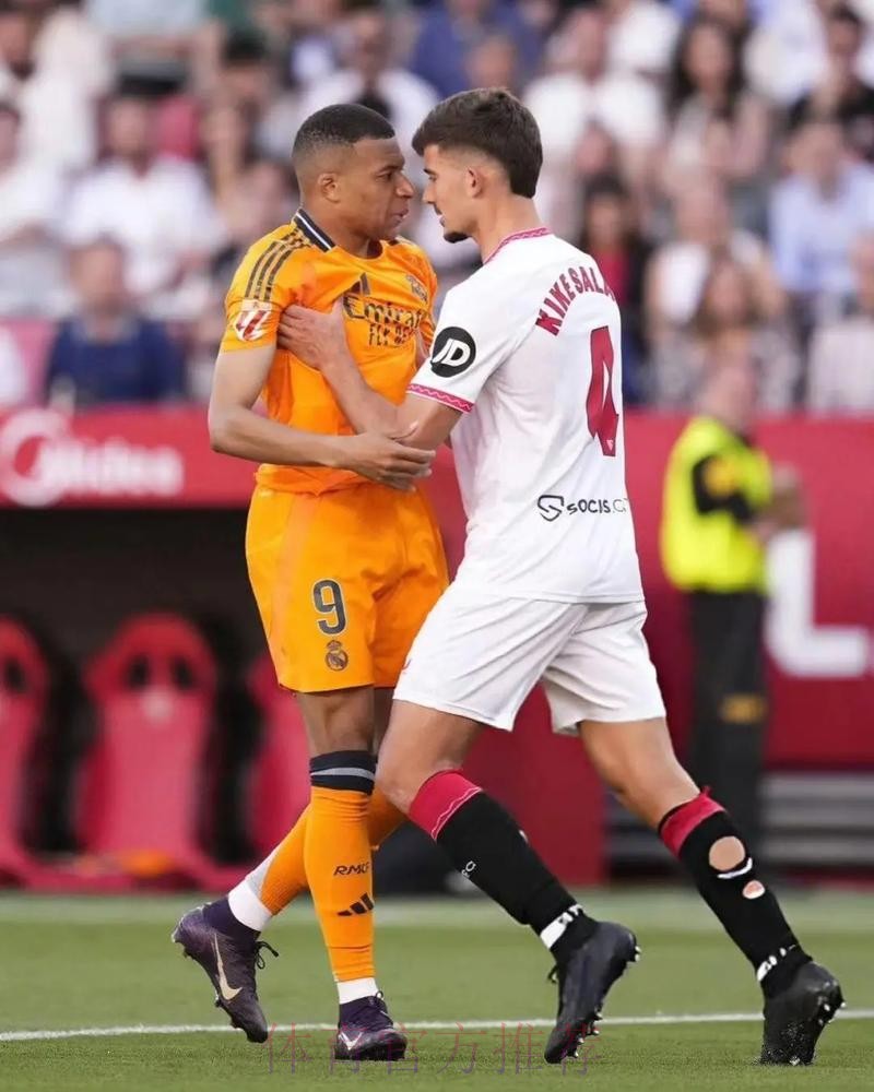 亨利谈姆巴佩踢9号：背对球门踢球不容易